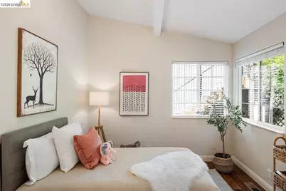 2343 Mastlands Dr, Oakland, CA 94611 - Photo 33