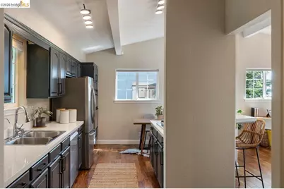 2343 Mastlands Dr, Oakland, CA 94611 - Photo 19