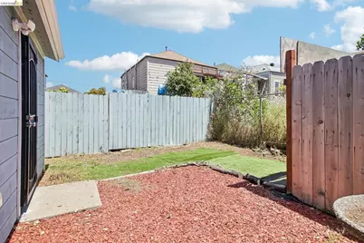 874 Pine St, Oakland, CA 94607 - Photo 25