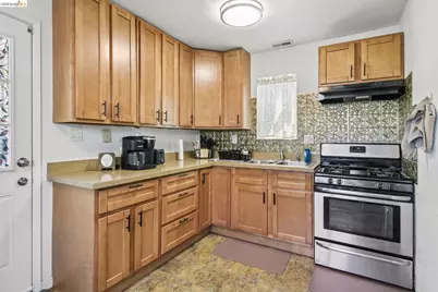 874 Pine St, Oakland, CA 94607 - Photo 9