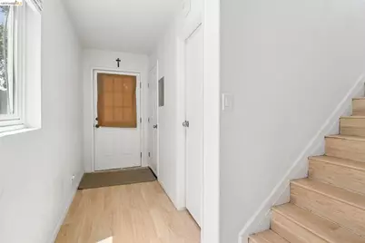 874 Pine St, Oakland, CA 94607 - Photo 3