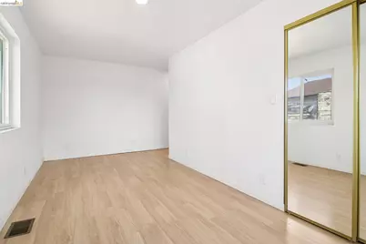 874 Pine St, Oakland, CA 94607 - Photo 15