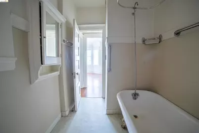 701 43rd St, Oakland, CA 94609 - Photo 9