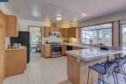 585 Mt Dell Dr, Clayton, CA 94517 - Photo 11