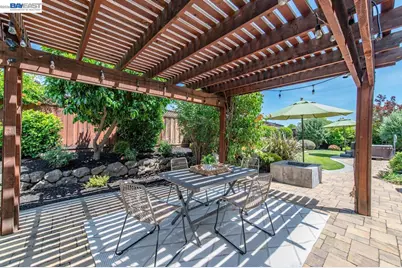 684 Emerald St, Livermore, CA 94550 - Photo 29