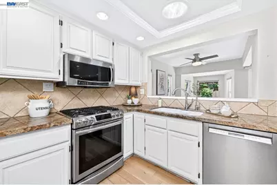 684 Emerald St, Livermore, CA 94550 - Photo 17