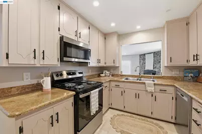 17356 Via Chiquita, San Lorenzo, CA 94580 - Photo 11