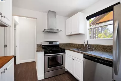 2821 Vallecito Pl, Oakland, CA 94606 - Photo 9