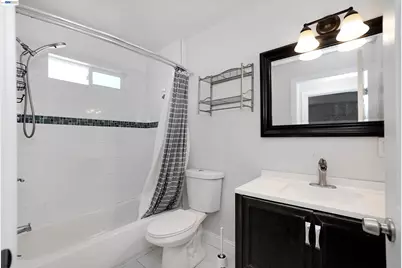 2821 Vallecito Pl, Oakland, CA 94606 - Photo 15