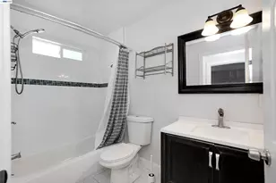 2821 Vallecito Pl, Oakland, CA 94606 - Photo 15