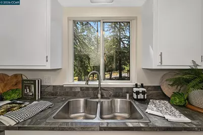 1067 Ridge Park Dr, Concord, CA 94518 - Photo 13