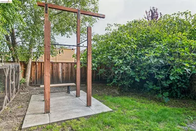 1264 Alcatraz Ave, Berkeley, CA 94702 - Photo 29