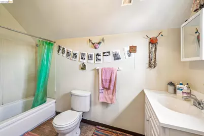 1264 Alcatraz Ave, Berkeley, CA 94702 - Photo 59
