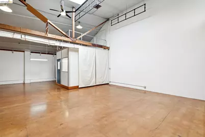 530 8th St #207, Oakland, CA 94606 - Photo 17