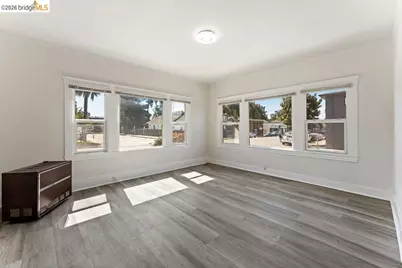 646 42nd St, Oakland, CA 94609 - Photo 13