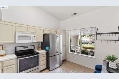 1571 Spring Ct, Tracy, CA 95376 - Photo 7
