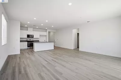 16047 Pirates Cove Ln, Lathrop, CA 95330 - Photo 7
