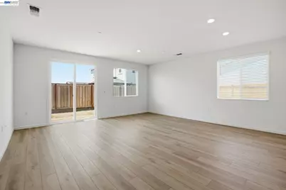 16047 Pirates Cove Ln, Lathrop, CA 95330 - Photo 5