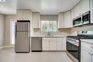 15963 Via Toledo, San Lorenzo, CA 94580 - Photo 13