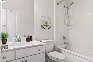 1072 Victories Loop, San Jose, CA 95116 - Photo 19