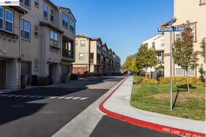 1072 Victories Loop, San Jose, CA 95116 - Photo 27