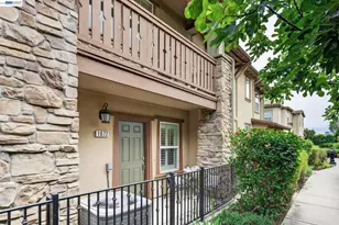1072 Victories Loop, San Jose, CA 95116 - Photo 5