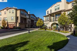 1072 Victories Loop, San Jose, CA 95116 - Photo 29
