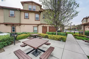 1072 Victories Loop, San Jose, CA 95116 - Photo 31