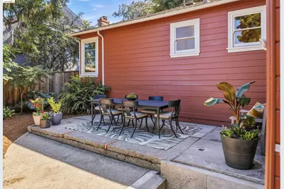 8108 Greenly Dr, Oakland, CA 94605 - Photo 27
