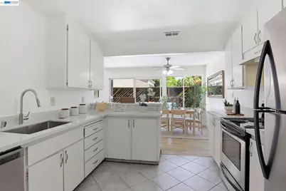 27720 Persimmon Drive, Hayward, CA 94544 - Photo 11