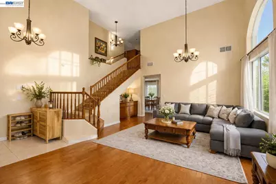 15100 Shining Star Ln, San Leandro, CA 94579 - Photo 5