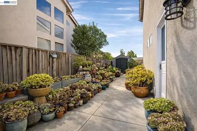 15100 Shining Star Ln, San Leandro, CA 94579 - Photo 17