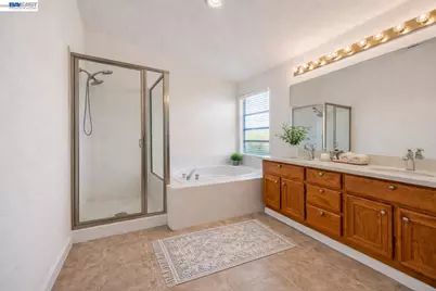 15100 Shining Star Ln, San Leandro, CA 94579 - Photo 25