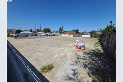 867 Lewelling Blvd, Ashland, CA 94541 - Photo 13
