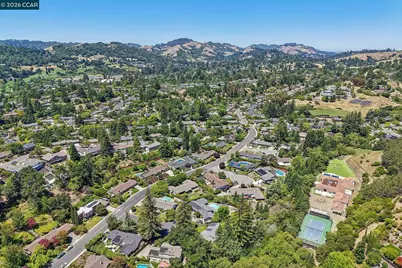 128 Corliss Dr, Moraga, CA 94556 - Photo 43