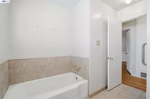 930 Castle St, San Leandro, CA 94578 - Photo 23