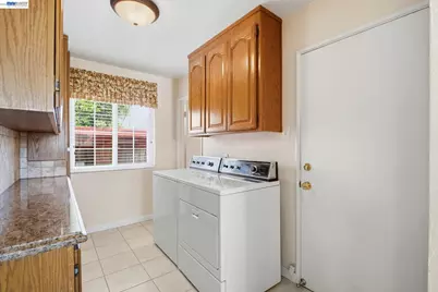 930 Castle St, San Leandro, CA 94578 - Photo 33