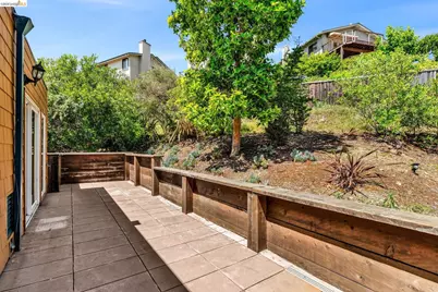 10 Sereno Cir, Oakland, CA 94619 - Photo 13