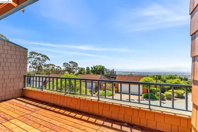 10 Sereno Cir, Oakland, CA 94619 - Photo 17