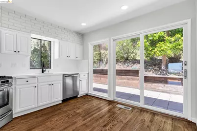 10 Sereno Cir, Oakland, CA 94619 - Photo 13