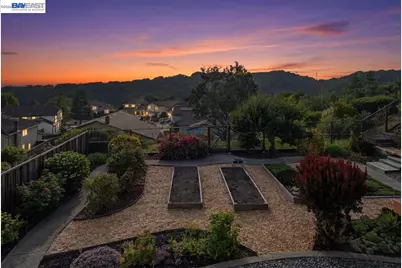 6086 Bellingham Dr, Castro Valley, CA 94552 - Photo 59