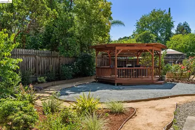 387 Gladys Dr, Pleasant Hill, CA 94523 - Photo 35