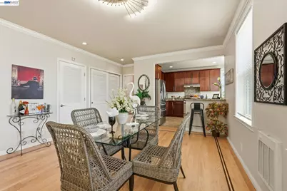 252 International Blvd #303, Oakland, CA 94606 - Photo 19