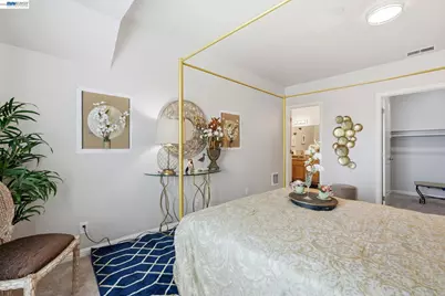 252 International Blvd #303, Oakland, CA 94606 - Photo 33