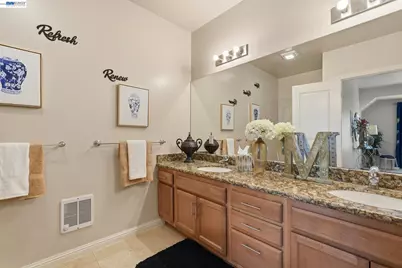 252 International Blvd #303, Oakland, CA 94606 - Photo 39