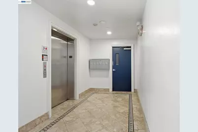 252 International Blvd #303, Oakland, CA 94606 - Photo 43