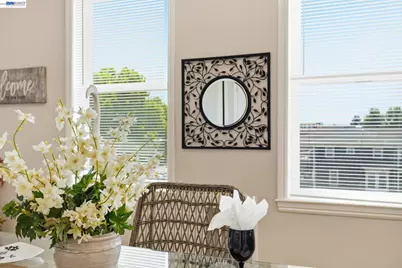 252 International Blvd #303, Oakland, CA 94606 - Photo 21