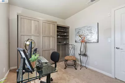 252 International Blvd #303, Oakland, CA 94606 - Photo 25