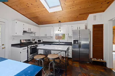 6366 Sunnymere Ave, Oakland, CA 94605 - Photo 11