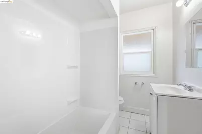 5465 Holland St, Oakland, CA 94601 - Photo 23